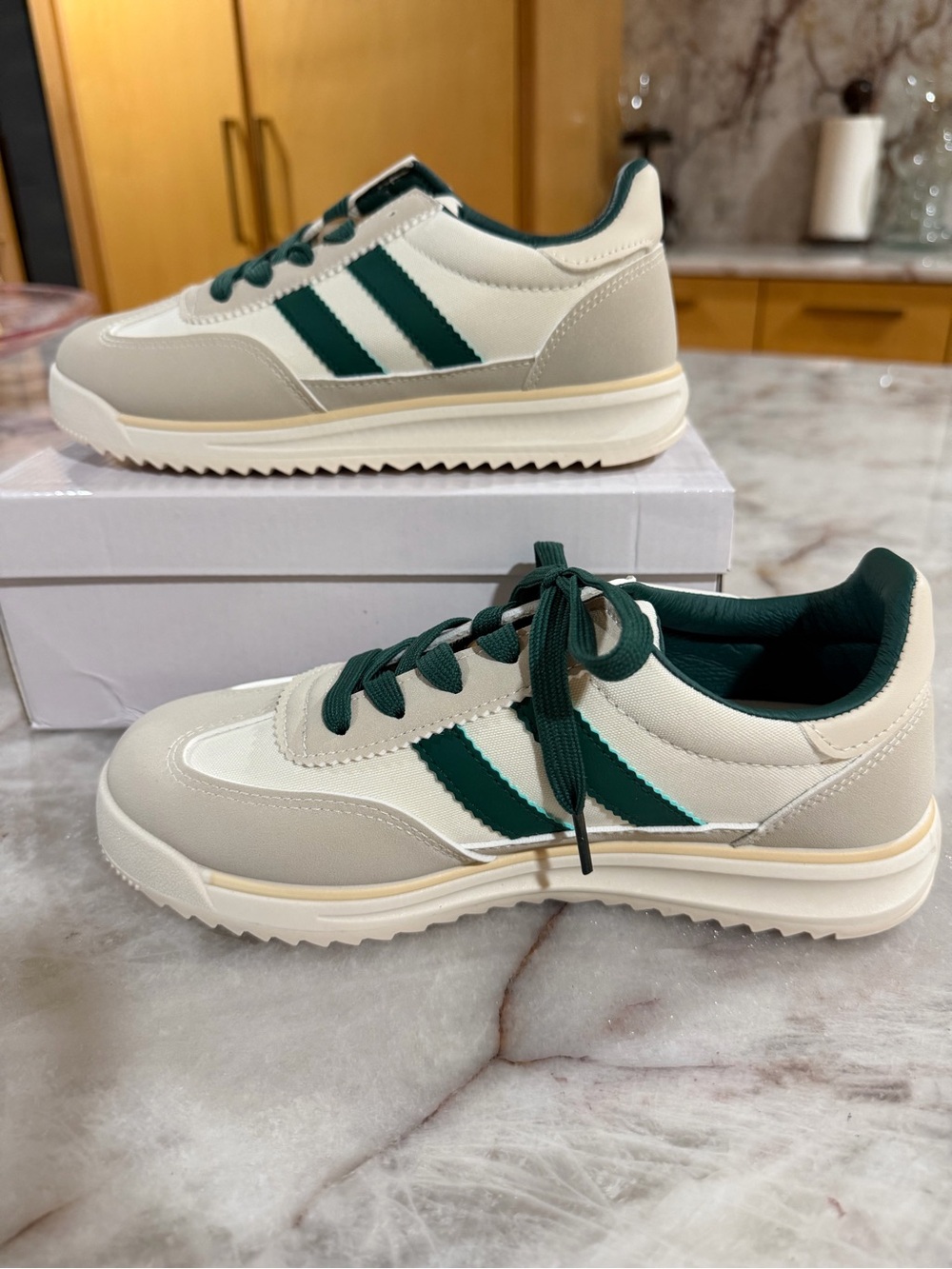 NWT Cream & Forest Green Retro Platform Sneakers Size 37